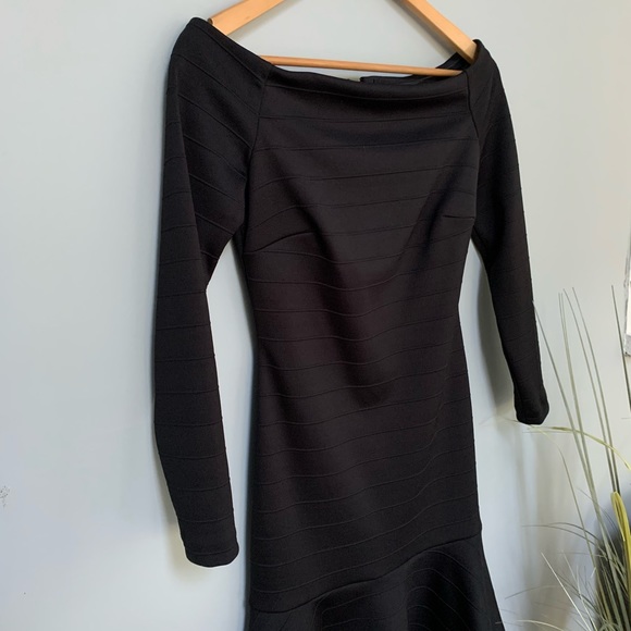 Banana Republic | Off the shoulder mermaid dress - Picture 5 of 7